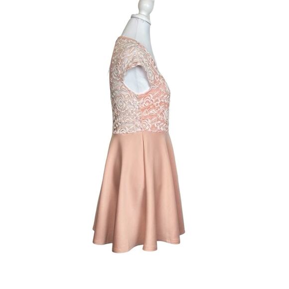 🆕 Catwalk Studia Dress Juniors Size L Peach Pink Lace Babydoll Cutout NWT - Picture 3 of 12